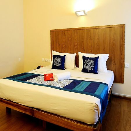 Oyo 2887 Hotel Sn International Kumily Exterior photo